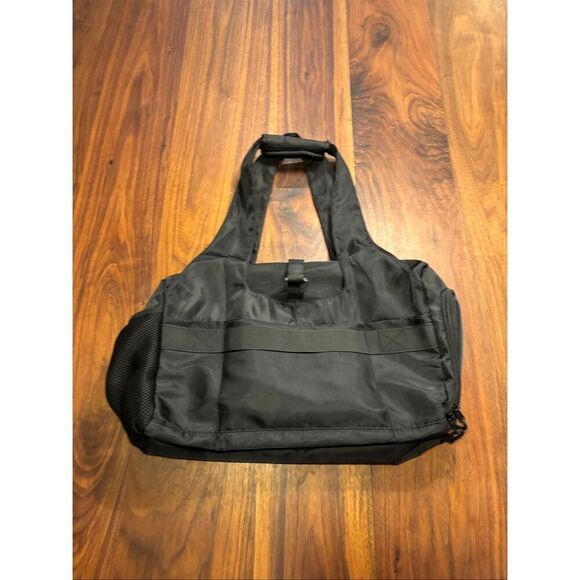 Women's Black Top Zip Duffel Gym Travel Bag With Different Compartments OS - Picture 1 of 7